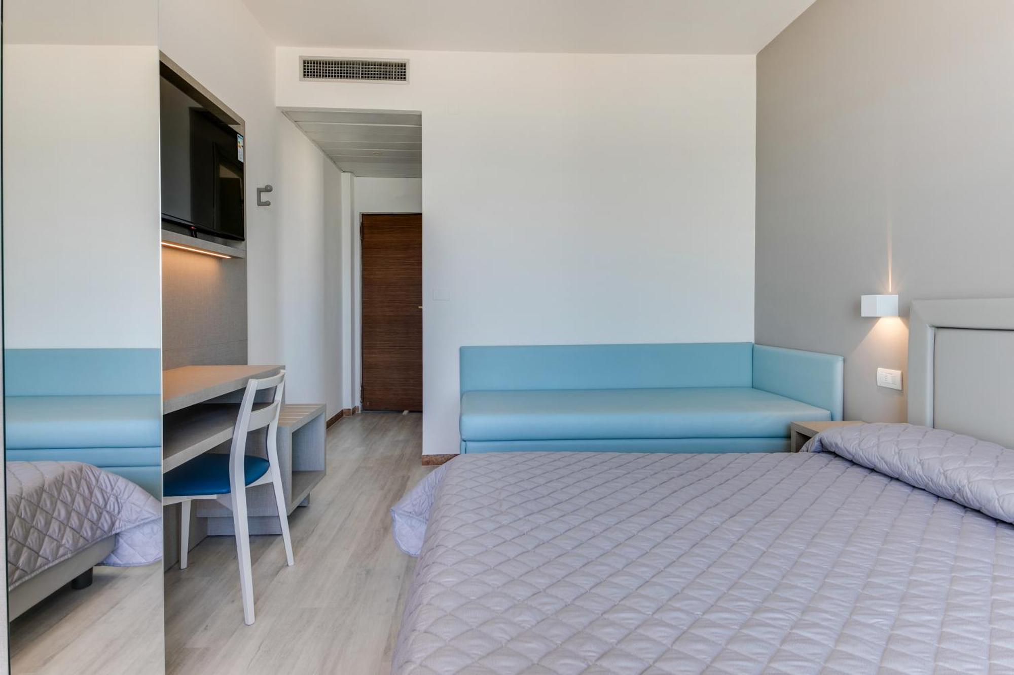 Marittimo Riccione - Hotel Clipper Fronte Mare Esterno foto