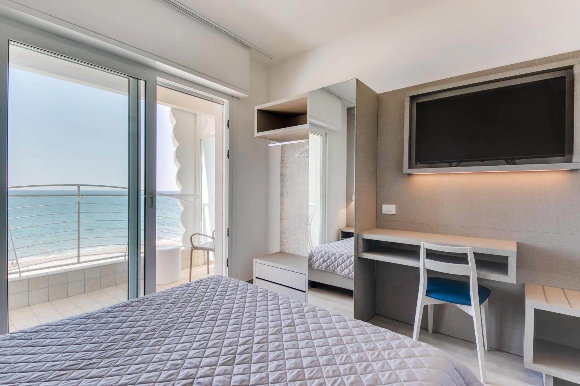 Marittimo Riccione - Hotel Clipper Fronte Mare Esterno foto