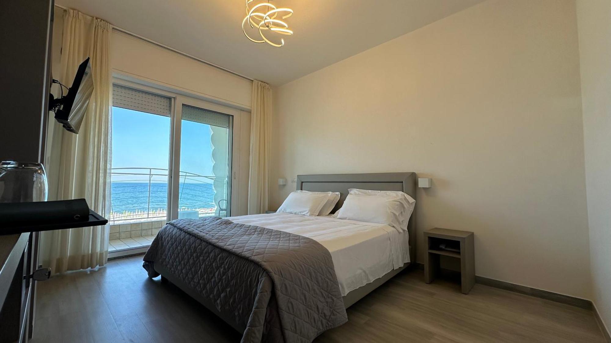 Marittimo Riccione - Hotel Clipper Fronte Mare Esterno foto