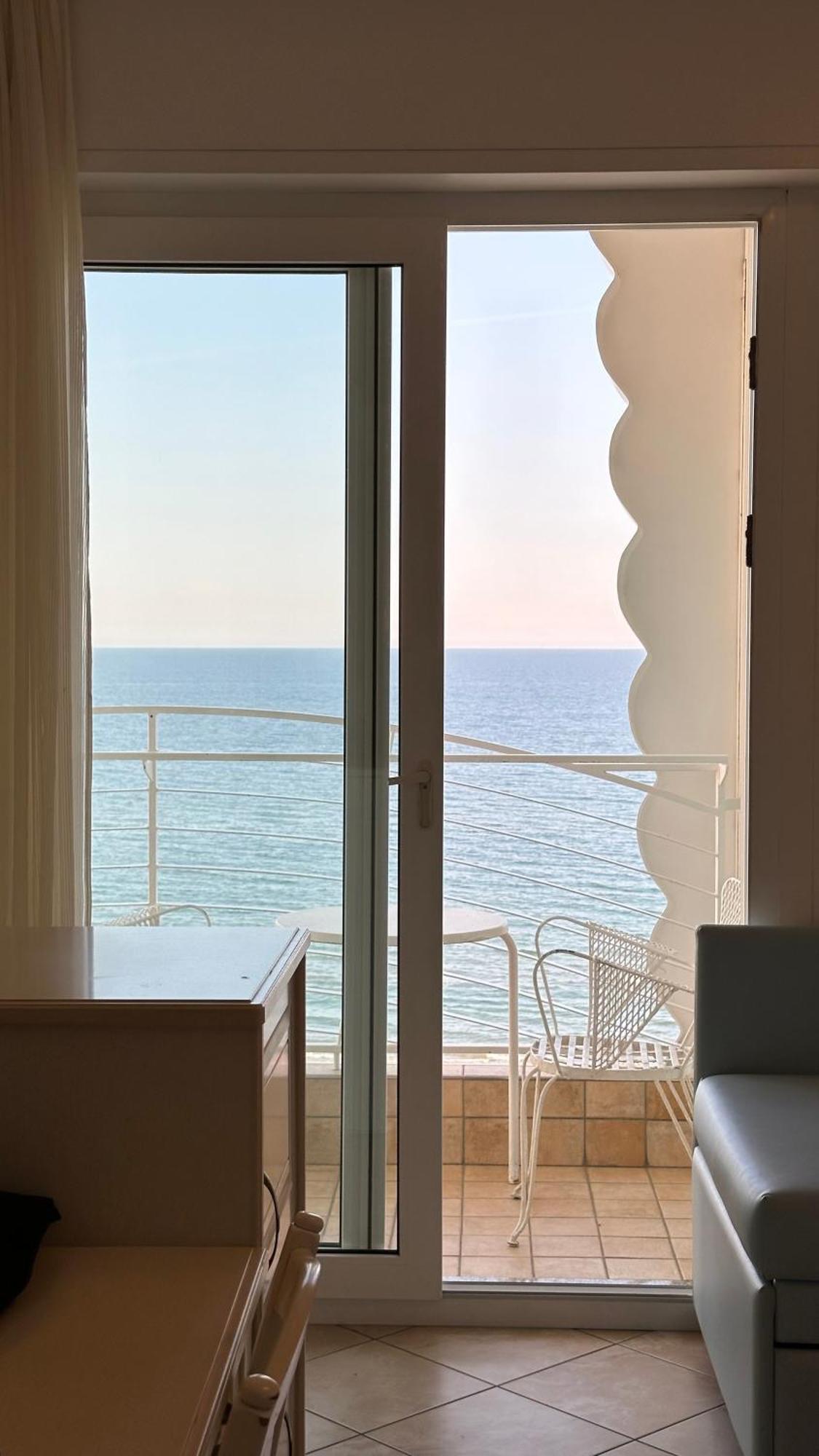 Marittimo Riccione - Hotel Clipper Fronte Mare Esterno foto