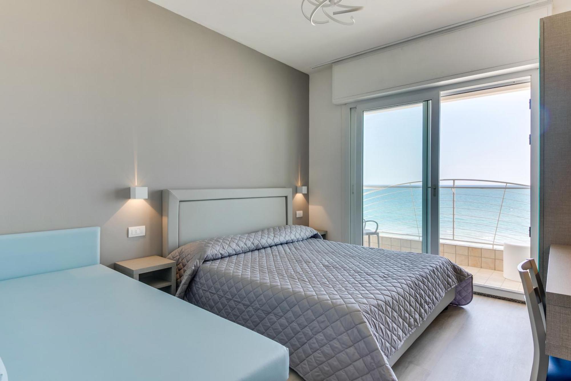Marittimo Riccione - Hotel Clipper Fronte Mare Esterno foto