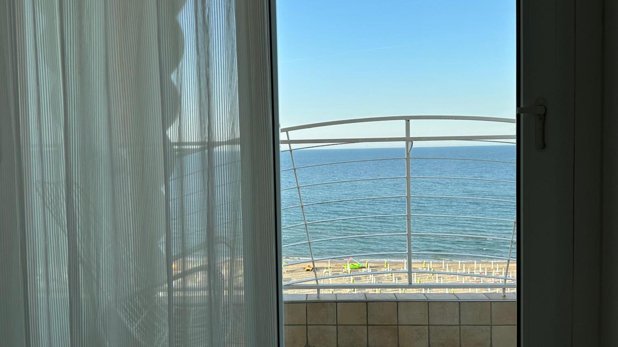 Marittimo Riccione - Hotel Clipper Fronte Mare Esterno foto