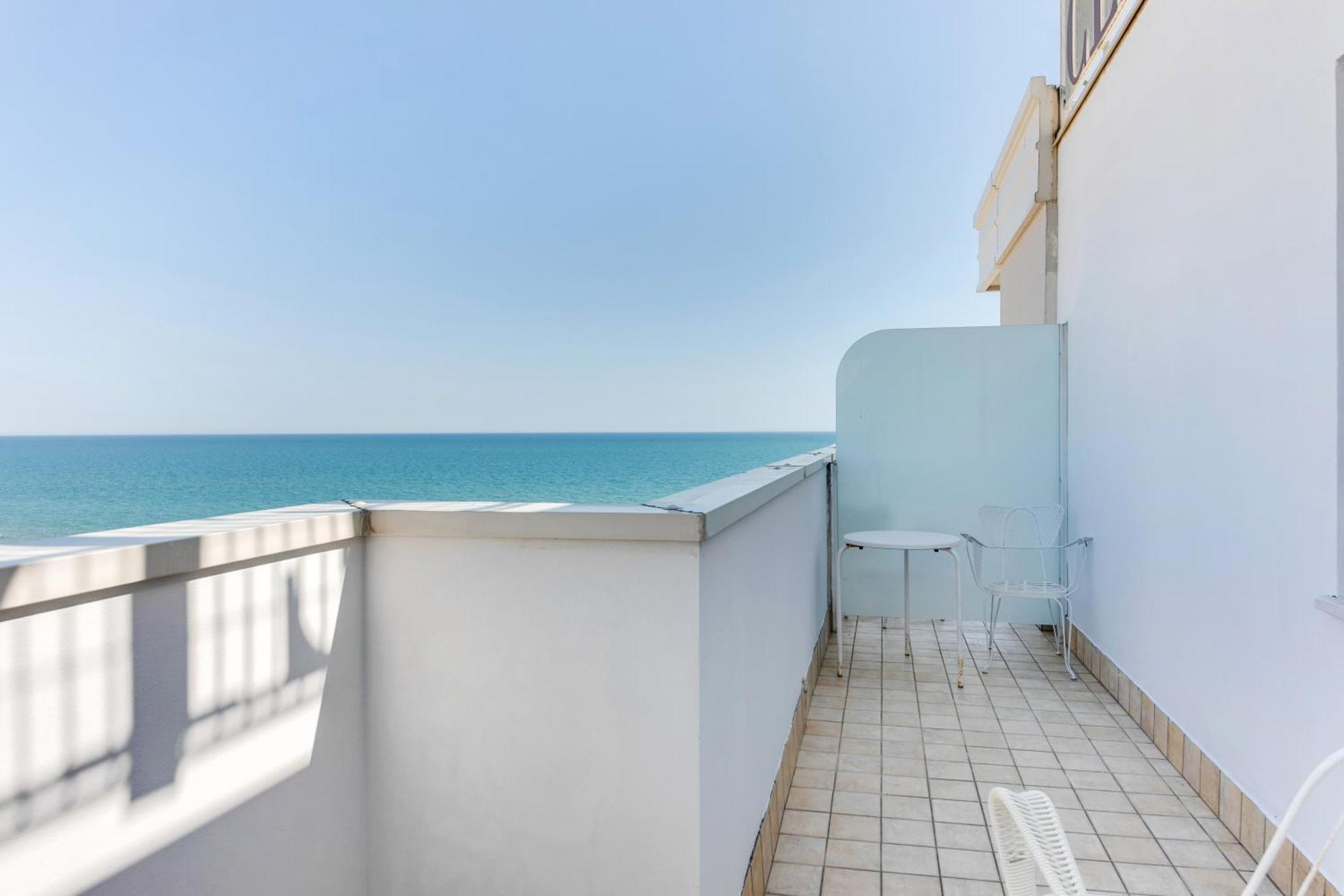Marittimo Riccione - Hotel Clipper Fronte Mare Esterno foto